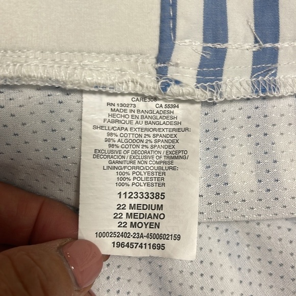 LEE Women’s Skort Blue White Stripe Mid Rise Comfort WaistBand MIDI Size 22M - Picture 9 of 9